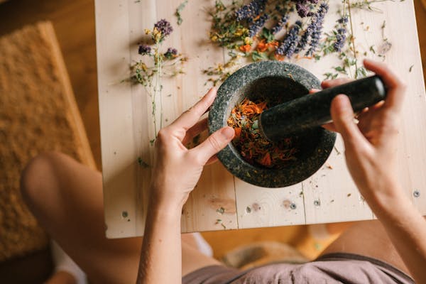 中成药与自行煎药：功效差异大揭秘