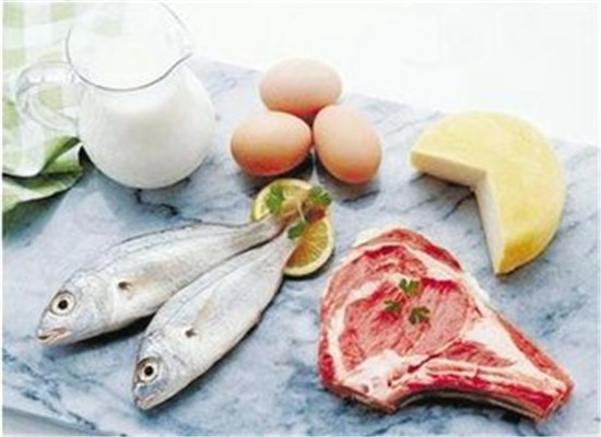 夏季男性锻炼肌肉需补充蛋白质