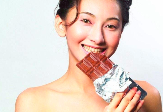 孕妇可以吃巧克力吗_孕妇吃巧克力会不会发胖_孕妇吃巧克力有哪些好处_会影响胎儿吗_注意事项  第2张