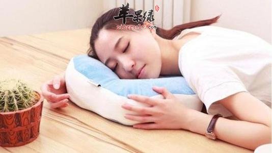 介绍一些上班族趴着睡的危害  第4张