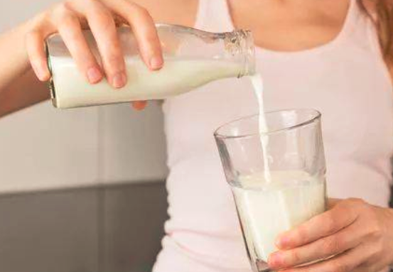孕妇可以喝牛奶吗_怀孕每天喝牛奶好吗_孕妇什么时候喝牛奶_几个月喝最好_​注意事项  第2张
