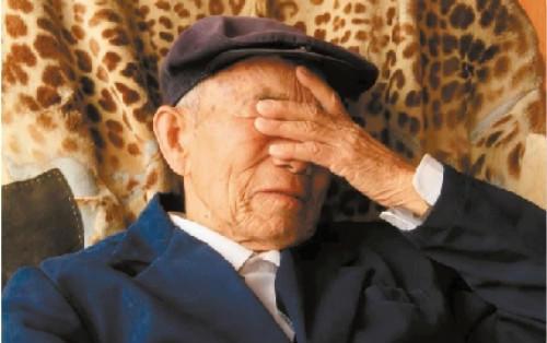家人怎么帮助老人缓解固执心理  第1张