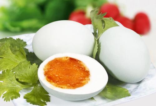 初夏吃草莓解毒 多吃鸭蛋帮助养生  第4张