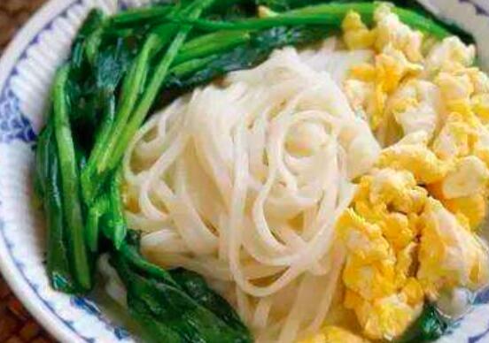 儿童菠菜面条怎么煮好吃_吃菠菜的好处