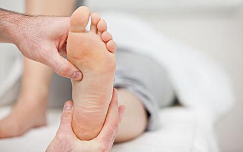 孕妇脚肿怎么办 教你几招解决