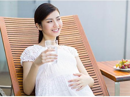 孕妇喝水少对胎儿的影响_危害