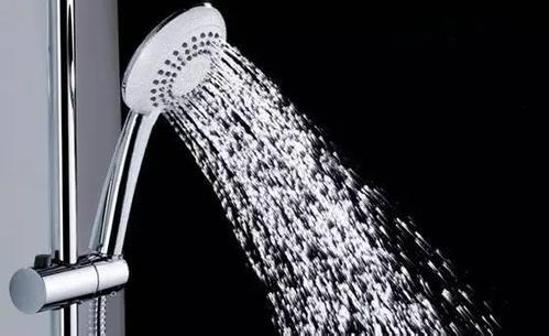 秋季洗冷水澡御寒 坚持能预防感冒  第4张
