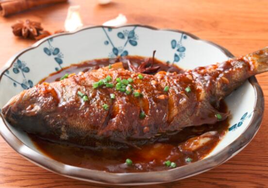 小孩咳嗽能吃鱼吗_小孩咳嗽吃什么食物