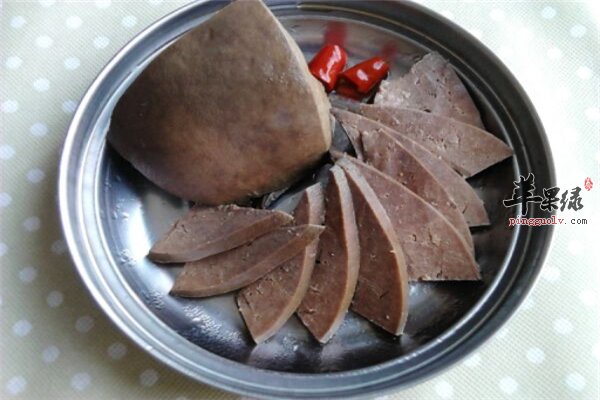 春燥让人烦恼 吃这些食物要谨慎  第1张