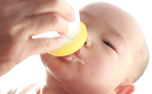 宝宝不愿吃奶是怎么回事 
