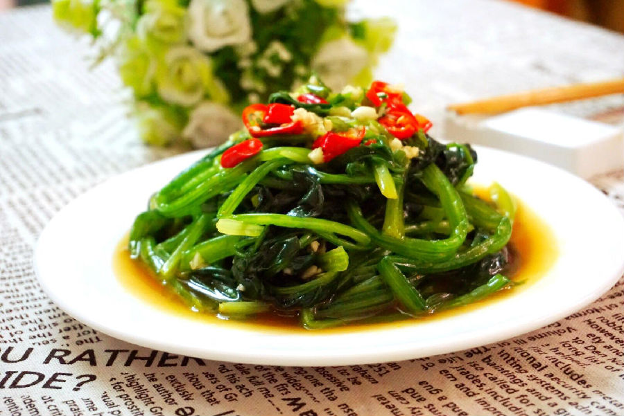 宝宝吃菠菜要适量 过量吃危害健康