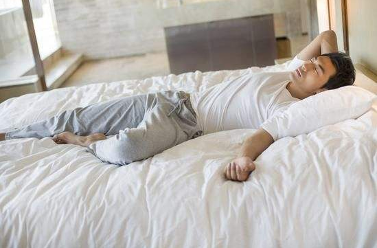 夏季男性全裸睡眠的注意事项  第3张