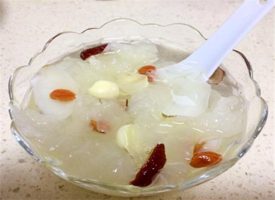 三十岁女性经期吃什么能丰胸_食疗方法