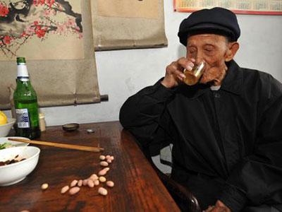老年人长期酗酒引发哪些疾病  第2张