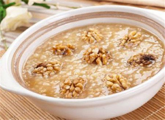 春季如何改善肌肤 试试女性美容食谱  第1张