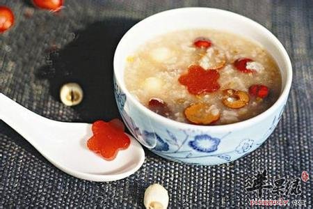 初夏可以多喝山楂粥和南瓜杂粮粥  第1张