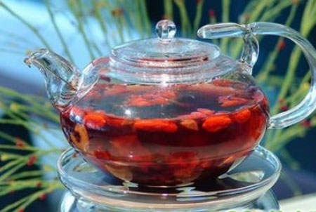 夏季选择用枸杞泡茶提神醒脑