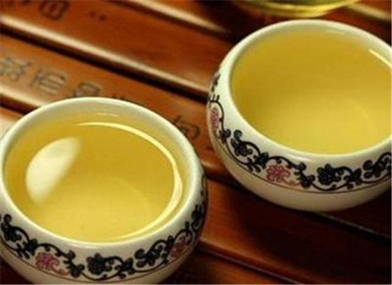 老年人眼睛水肿怎么办 几个解决方法  第2张